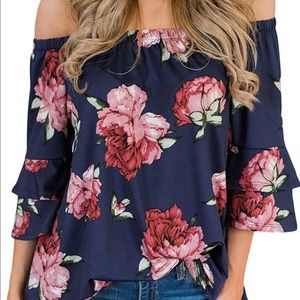 ❌sold❌Cute off the shoulder blouse